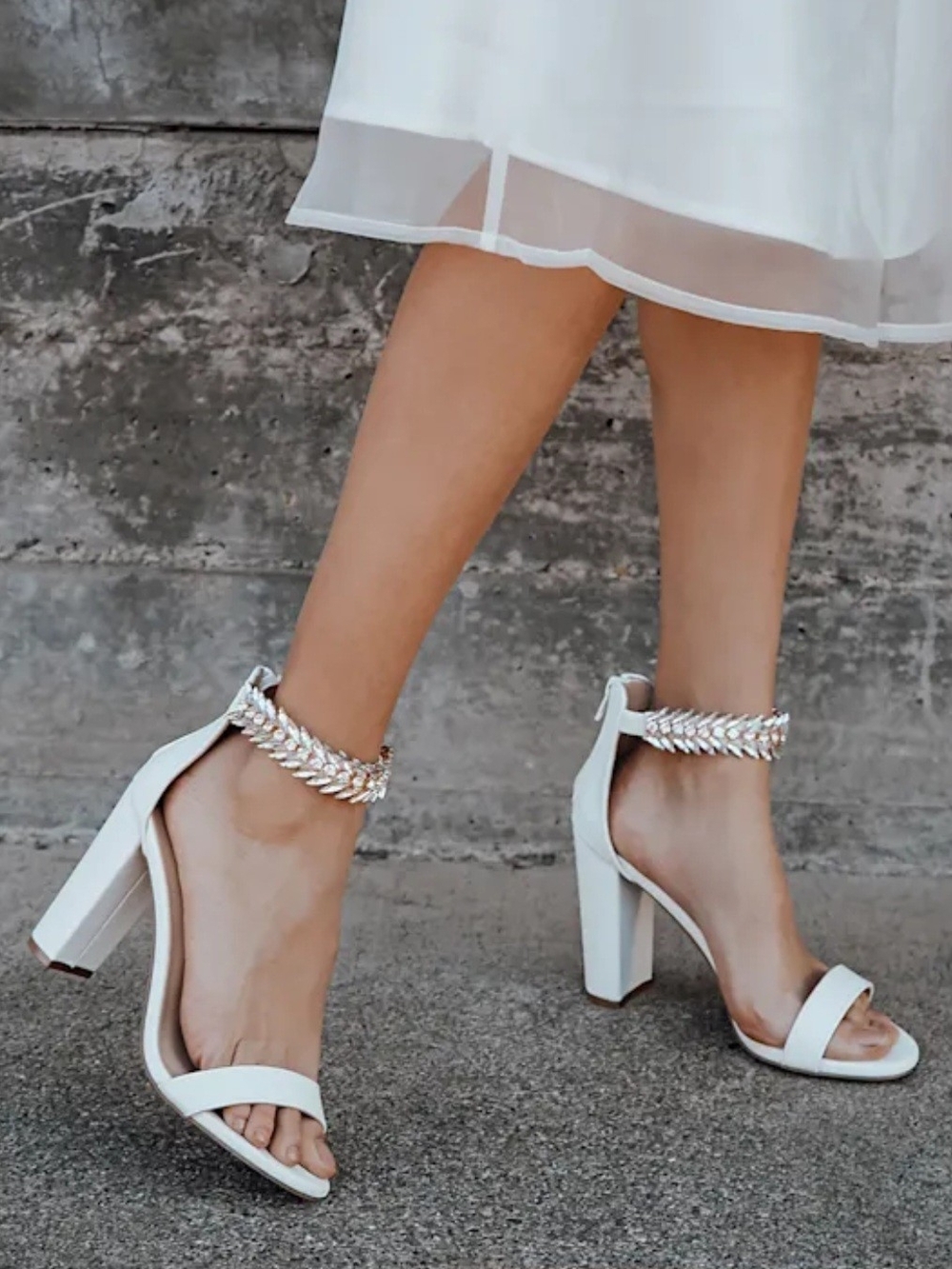 Lulus Mylan White Rhinestone Ankle Strap Block Heels Size 7 Wedding Bridal Event